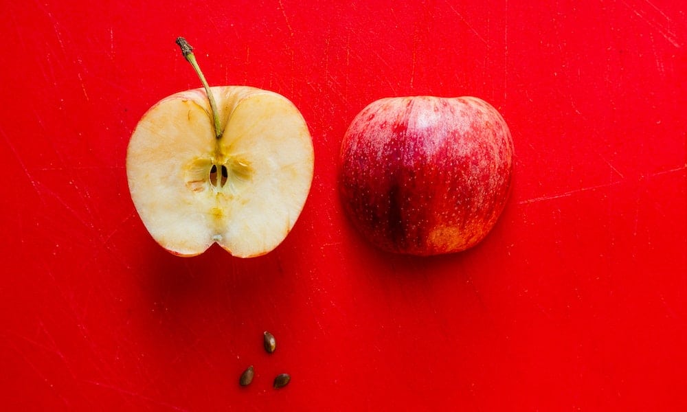 Mistä voidaan tietää, että Raamatun kielletty hedelmä oli omena? Sitä selvitellään lukijoiden kysymyksissä.