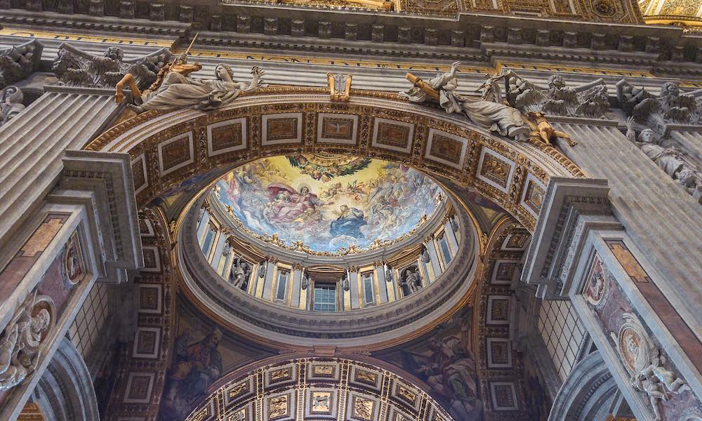 Mitä kaikkea Vatikaanin salainen arkisto pitääkään sisällään? Tässä hurjimpia huhuja.