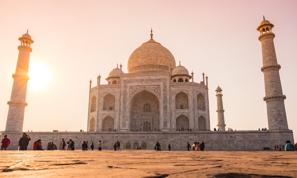 Romanttinen tarina Taj Mahalin takana on kaikille tuttu, mutta nyt Listafriikki esittelee tästä yhdestä maailman seitsemästä ihmeestä 10 oudompaa faktaa.