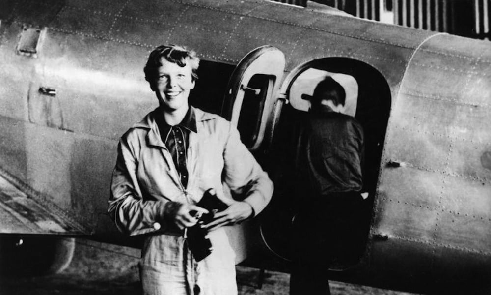 Lentäjälegenga Amelia Earhart katosi heinäkuun 2. päivänä vuonna 1937. Listafriikki raottaa nyt hieman mysteerin verhoa ja kertoo mielenkiintoisia faktoja ilmailupioneerin elämästä ja katoamisesta.