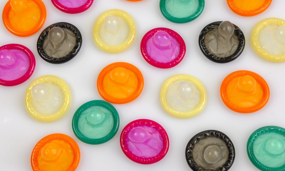 Oudoimmat uutiset esittelee tällä viikolla vietnamilaisen käytettyjä kondomeja pesevän ja myyntiin pakkaavan laitoksen. Mukana myös muun muassa Richard Nixonin puoliksi syöty leipä.