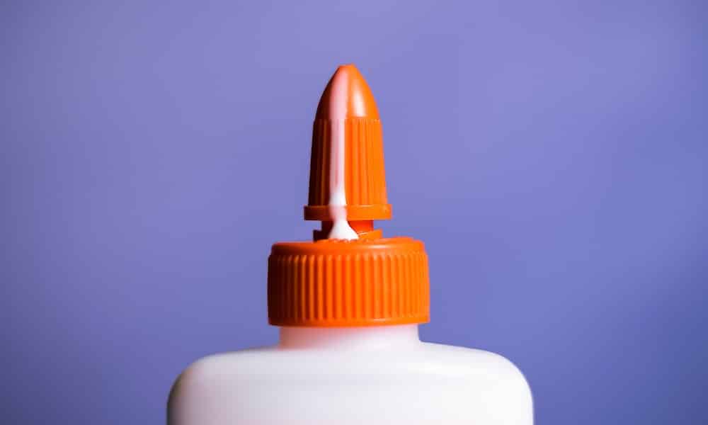 Miksi liima ei liimaudu pulloonsa? Tähän kysymykseen etsimme nyt vastauksen.