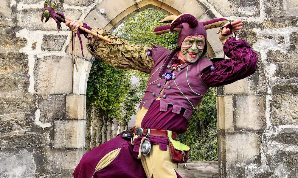 Nyt listataan historian varrelta kamalia työpaikkoja, joihin on kuitenkin aina riittänyt tekijöitä.