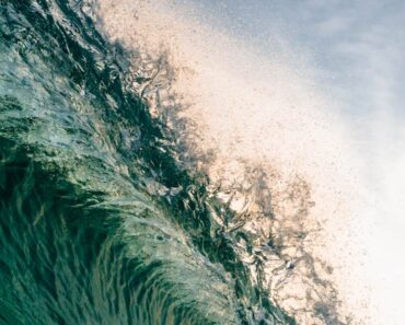 Tsunameja, roistoaaltoja ja surffiparatiiseja: Tässä ovat maailman suurimmat aallot!