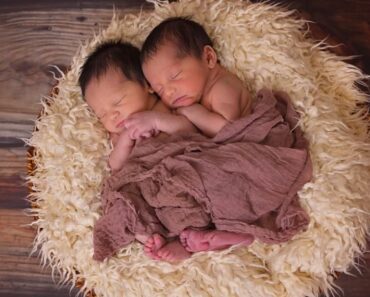 Lukijoiden kysymyksissä vastataan tänään siihen, että mikä on pisin aikaväli, jolla kaksoset ovat syntyneet.