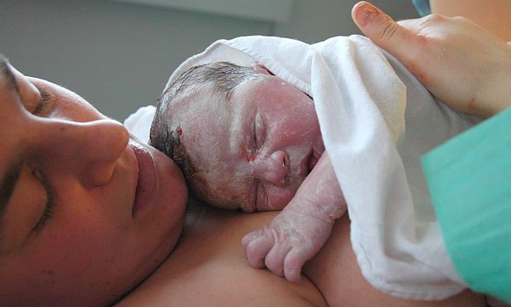 Norjalaisen selvityksen mukaan kätilöt voivat saada pysyviä kuulovaurioita jatkuvasta altistumisesta synnyttävien äitien koville huudoille.