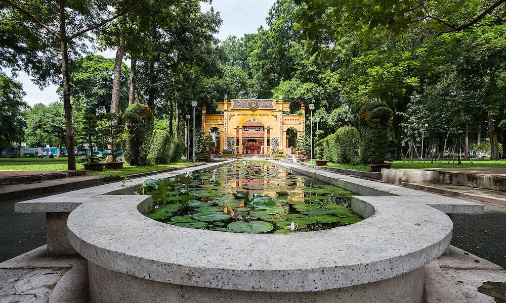 Tämän listan aiheena ovat kauniit kohteet, joissa väitetään kummittelevan.