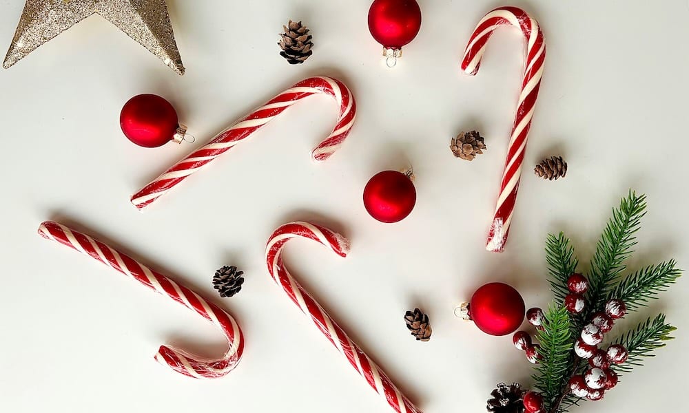 Tämän listan aiheena ovat tuttujen jouluperinteiden mielenkiintoiset taustatarinat ja alkuperät.