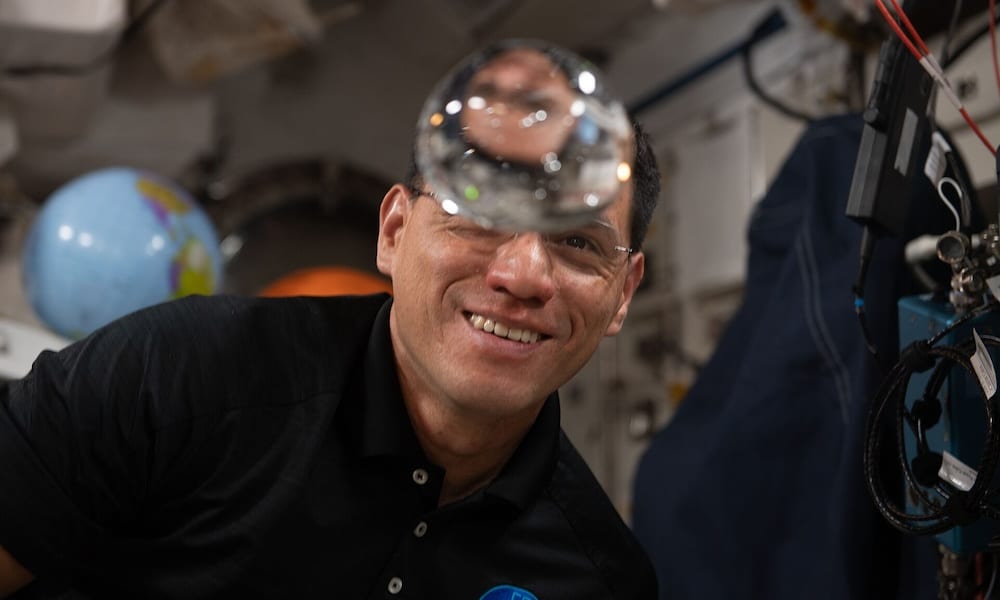 Minkälaista on astronautin elämä avaruudessa? Nyt tutustumme arkisiin puuhiin painottomuudessa.